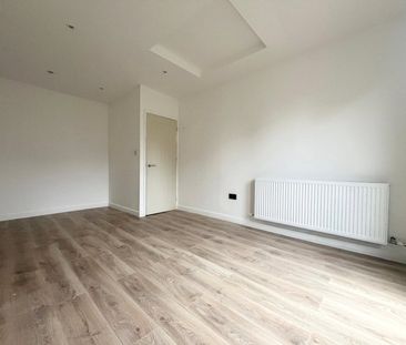 Elm Close, Twickenham, TW2 5JR - Photo 3
