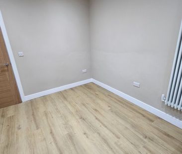 3 bed Semi-Detached - To Let - Photo 5