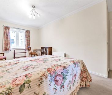 Grove Road, Woking, Surrey, GU21 5FG - Photo 1