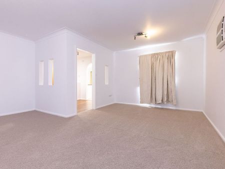 Spacious Family Home - Photo 2