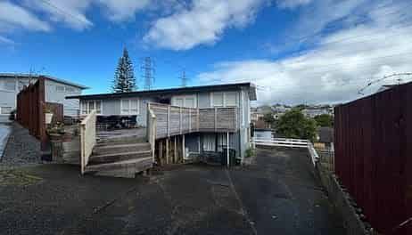 Charming 4BR Home with Garden & Deck! - Photo 1