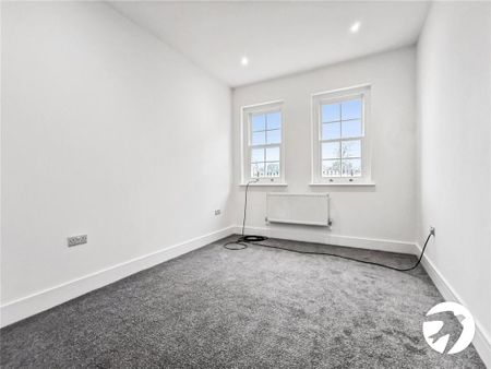 3 bedroom flat to rent - Photo 4