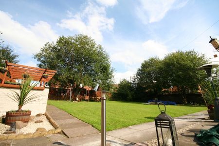 Hamilton Road , 1 Bed Main Door Furnished Flat, Broomhouse – Available 27/11/2025 - Photo 4