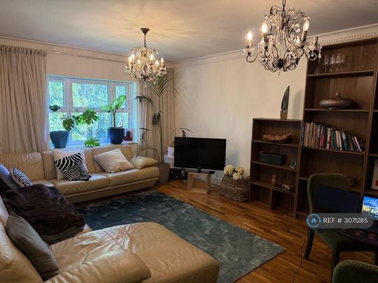 1 bedroom in a flat share to rent - Photo 1