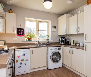 3 bed House To Let - Photo 4