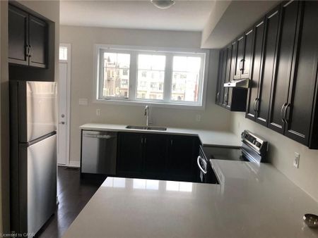 For Lease - 100 Hollywood Court, Waterloo, Ontario - Photo 5