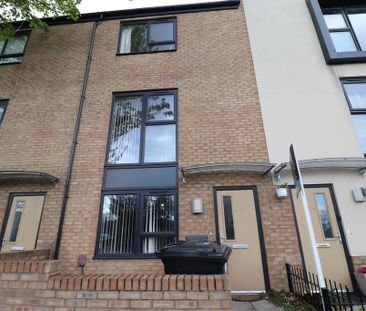 4 bedroom terraced house to rent - Photo 3