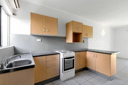 SPACIOUS TWO BEDROOM APARTMENT! - Photo 3