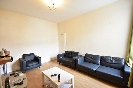 2 Bed - Simonside Terrace, Heaton - Photo 2