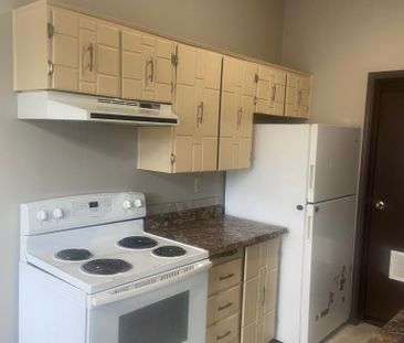 In Suite Laundry! 2 Bedroom 6-Plex in Highland Green!! - Photo 3