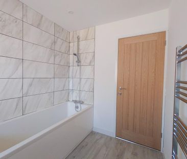 5 bedroom detached house to rent - Photo 3