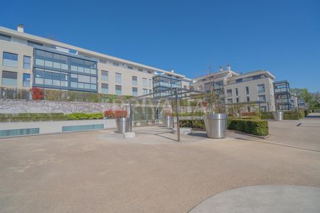 Beautiful apartment with balcony and winter garden in a secure residence - Photo 5