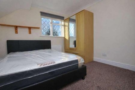 Fairborne Way, Guildford, Surrey, GU2 - Photo 2