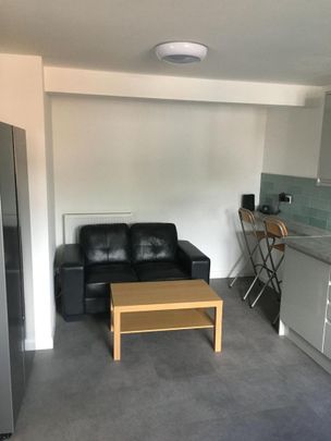 5 bedroom semi-detached house to rent - Photo 1