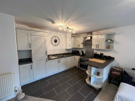 2 bedroom apartment to rent - Photo 4