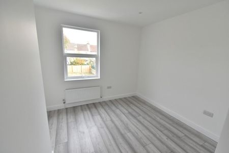3 bedroom end of terrace house to rent - Photo 5