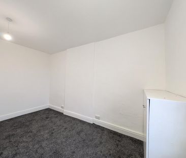 2 bedroom end of terrace house to rent - Photo 5