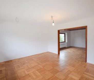 Einfamilienhaus mit Doppelgarage und Garten in zentraler und dennoc... - Photo 2