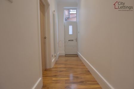 1 Bedroom Ground Floor Flat - Photo 3