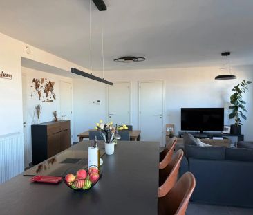 Lichtrijk 2-slaapkamerappartement met terras - Foto 2