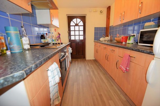4 bedroom House in Howden Place (4 bed), Leeds - Photo 1