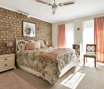 Well-Maintained Two Bedroom Homette in a Private Cul-de-Sac Setting - Photo 4