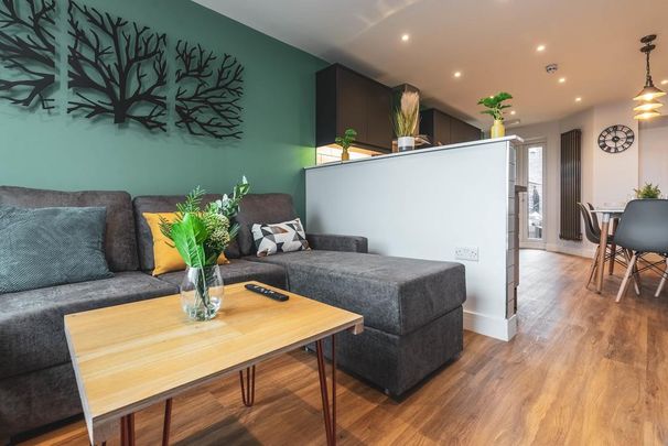 6 bedroom terraced house to rent - Photo 1