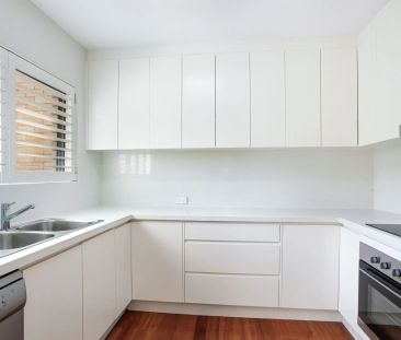 Spacious Four-Bedroom Townhouse in the Heart of Greenwich Village - Photo 2