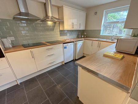 1 bedroom in a house share to rent - Photo 3