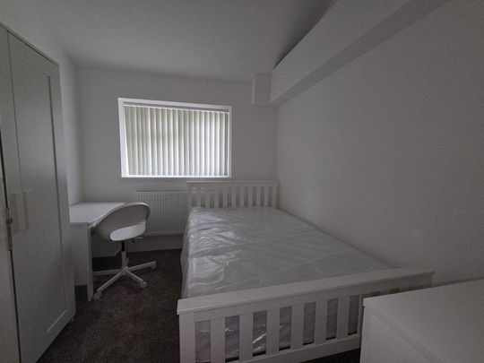 6 bedroom house to rent - Photo 1