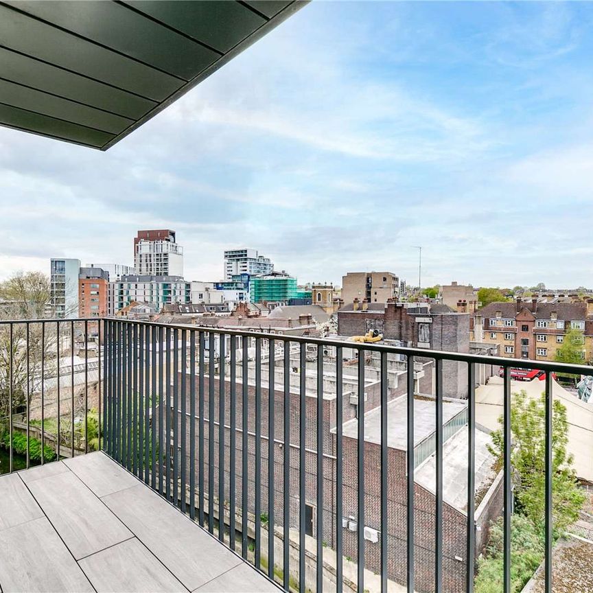 A wonderful two bedroom apartment located in the sought after Ram Quarter - Photo 1