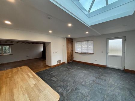 3 bedroom semi-detached house to rent - Photo 4