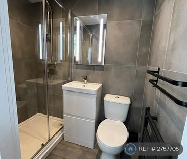 1 bedroom in a house share to rent - Photo 5