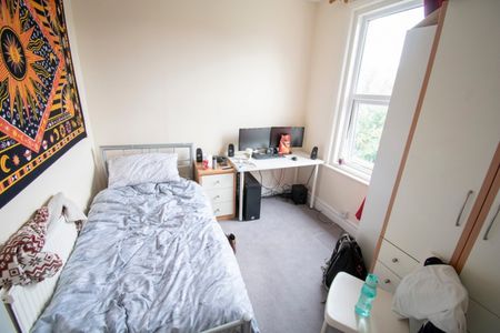 6 Bedroom Student House by Winton Rec - Photo 4