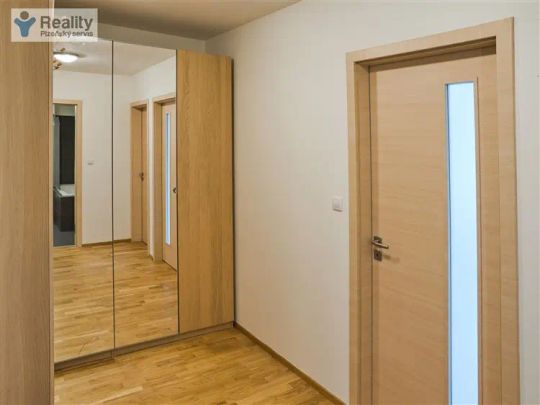 Pronájem bytu 2+kk s lodžií a garážovým stání, Lidická ul. Plzeň - Photo 1