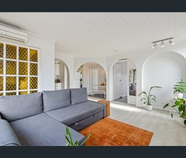 Stylish & Spacious Apartment with Large Balcony - Photo 4