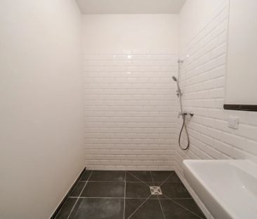 Barrierefreie Gartenwohnung mit Terrasse und Tiefgaragenparkplatz - Photo 4