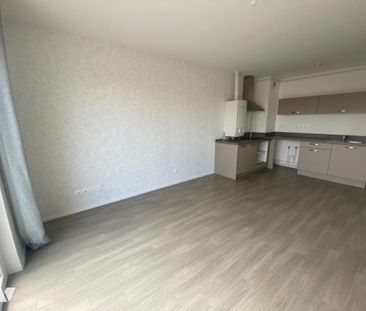 T2 de situé au 3ème étage avec balcon - Photo 2