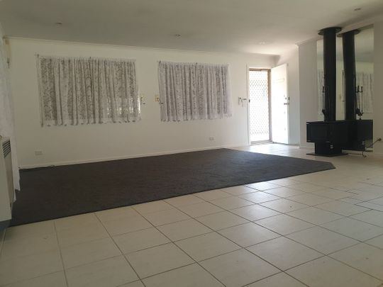 Modern Living with air conditioning! - Photo 1