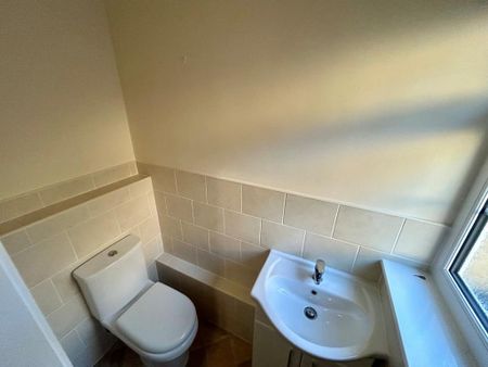 2 bedroom terraced house to rent - Photo 4