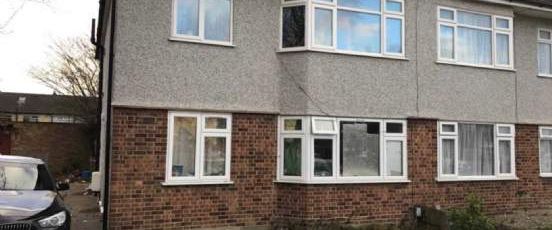 2 bedroom property to rent in Rainham - Photo 1