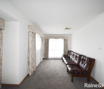 Spacious 5-bedroom home in Narre Warren! - Photo 2