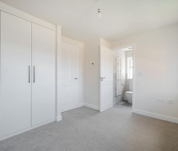 3 bedroom semi-detached house to rent - Photo 6