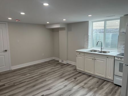 For Lease - 6 Lamella Road Unit# 2 Unit, Toronto, Ontario - Photo 4