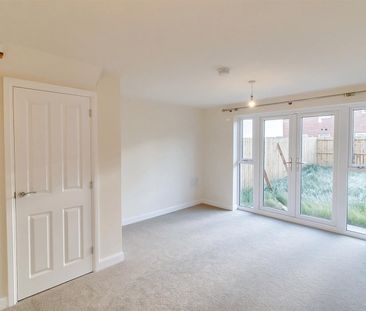 3 Bedroom House - Townhouse - Photo 2