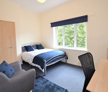 18B Holberry Gardens, Broomhall, Sheffield, S10 2FR - Photo 2