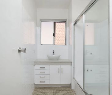 Renovated 2-Bedroom Unit in Prime Coorparoo Location - Photo 5