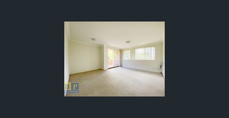 Renovated unit, Next to station and shops - Photo 2