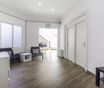 Comfy room for rent in 13-bedroom apartment in Sant Gervasi - Foto 6