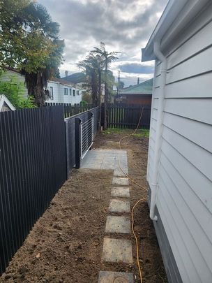 Newly renovated 4BR , 4 Car family home - Photo 1